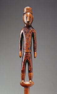 Bastón con figura tallada
